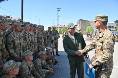 Солдаты встретились с автором военных песен Виватом Басовым