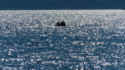 Четырех мужчин на самодельном плоту унесло в Каспийское море