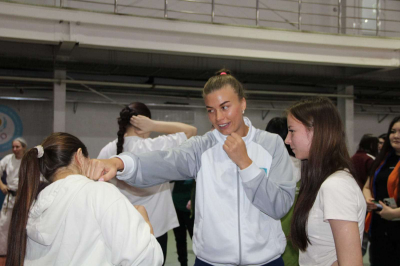 В Петропавловске чемпионка мира по боксу научила женщин защищаться