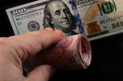Инвалютные вклады населения просели на 57 миллиардов тенге. Какие банки в плюсе?