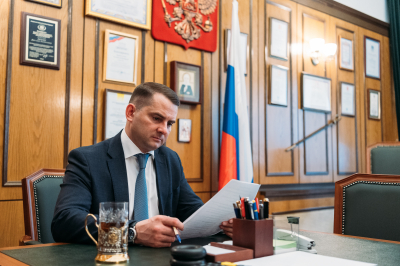 Нилов предложил штрафовать организации за мусорные баки на проезжей части