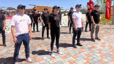 «Таза Қазақстан»: в Конаеве прошла акция «Жаттығу» - зарядка с чемпионами и субботник на пляже