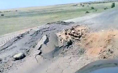 Народный репортёр. Асфальт весь раздавлен, хотя дорогу делали недавно