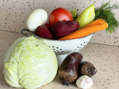 Борщ дешевеет: капуста и картофель упали в цене на 22% и 17%