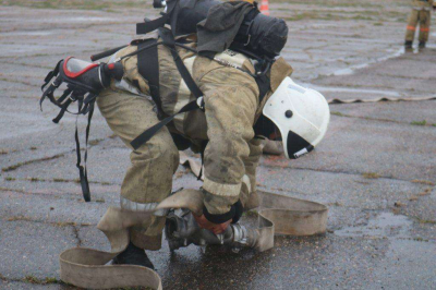 Спасатель погиб во время тушения пожара в Карагандинской области