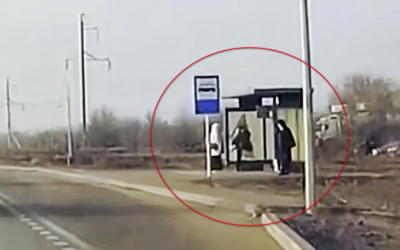 Поругался с женой и разбил стекло на остановке &ndash; так пояснил свой поступок вандал