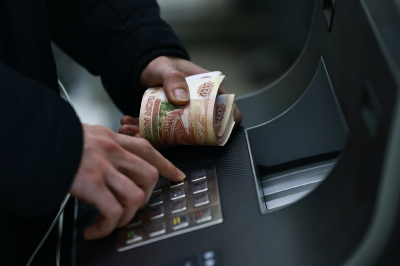 Россиянам разрешат пополнять счета через сторонние банкоматы