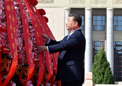 Си Цзиньпин почтил память павших народных героев