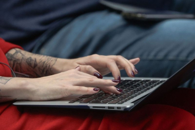 Адвокат объяснил, какие видео в интернете опасно лайкать и комментировать