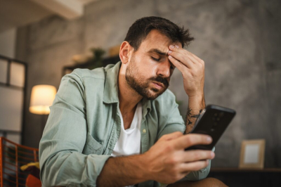 300 безработным казахстанцам придут SMS от Минтруда