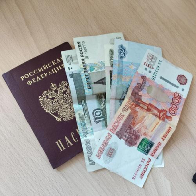 Экономист объяснил, почему компании и люди перестали доверять деньгам на счетах