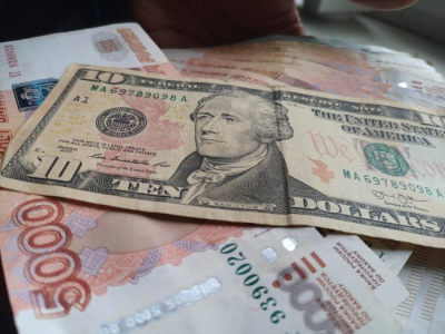 Рублевые вклады против доллара: что сейчас выгоднее