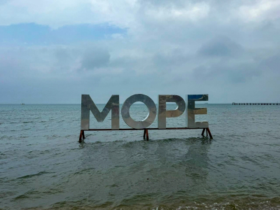 В Анапе БПЛА попал в многоквартирный дом: эвакуировано 28 детей