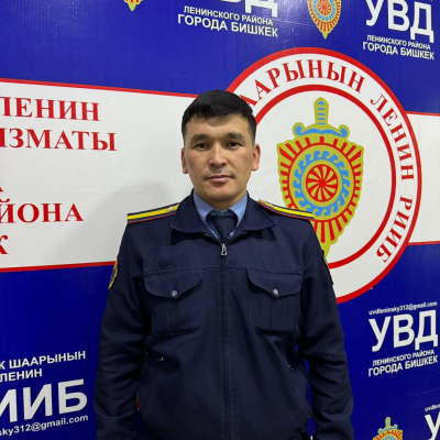 В Бишкеке милиционеры вернули хозяину утерянную барсетку с 1 млн сомов