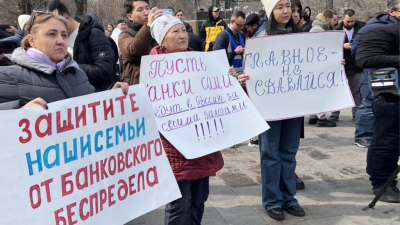 «Спасибо, Досаев». Как прошел согласованный с акиматом Алматы митинг «За достойную жизнь женщин!»