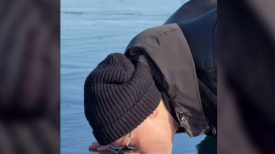 "А это вкусно": певец Shaman облизал лед озера Байкал - видео 19/02/2026 &ndash; Новости