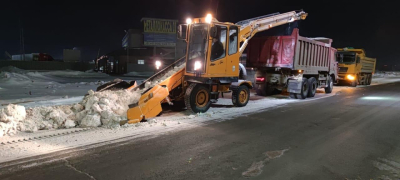 Снег в Астане: более 2,3 тысяч дорожных рабочих вышли на уборку