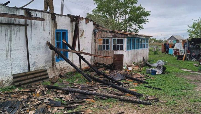 Кровля жилого дома горела в Костанайской области