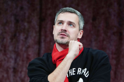 &laquo;Букины&raquo;, мнение об СВО, двое детей: как живет актер Павел Савинков