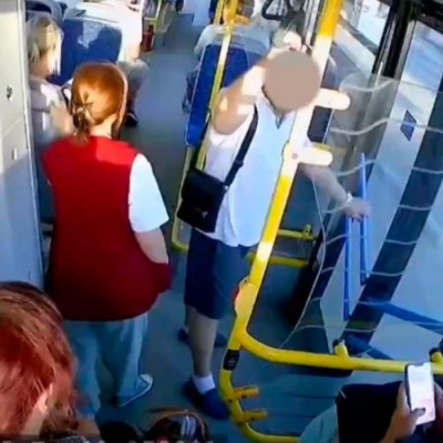 В Казани пассажир избил контролера в автобусе