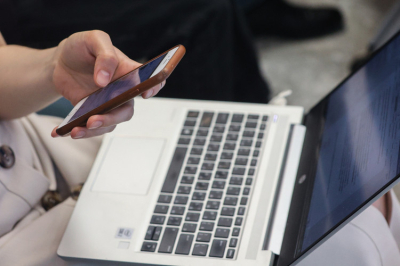 Эксперт рассказал, как мошенники &laquo;превращают&raquo; телефоны в&nbsp;банковские карты