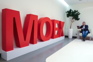 Индекс Мосбиржи опустился ниже 2300 пунктов после заявлений Кремля о конфликте на Украине