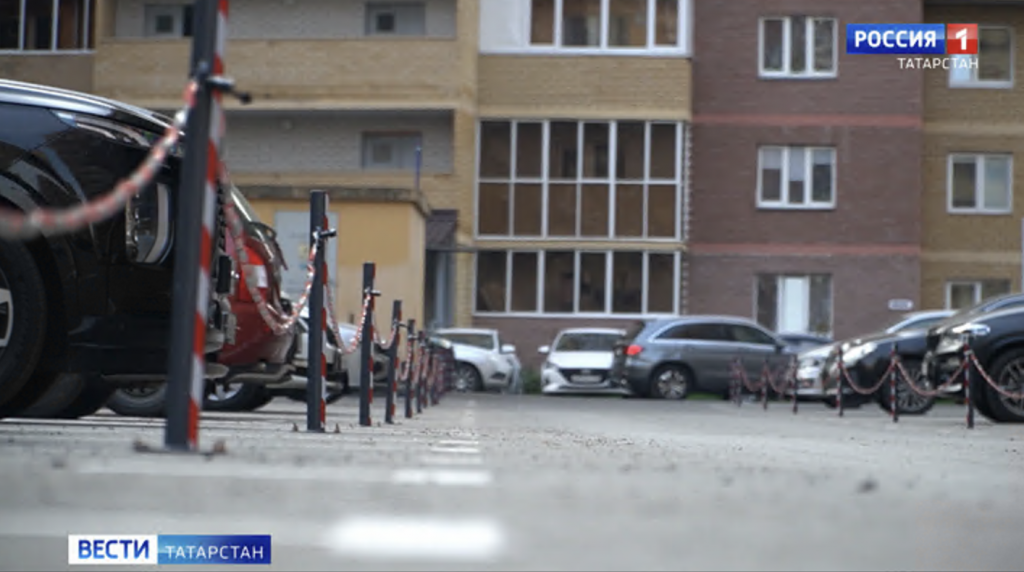 В Казани жильцы огородили больше 100 машиномест во дворе: соседи требуют вернуть парковку в общий доступ