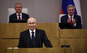 «Россия не может бегать по миру и клянчить подачки»: Путин впервые за 6 лет посетил Госдуму