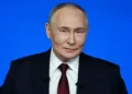 В Казани наградили волонтёров акции «Помоги собраться в школу»