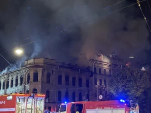 Пожар в особняке около Исаакиевского собора в Петербурге потушили спустя сутки