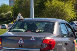 ГАИ по РТ пообещала автошколам в «ближайшее время» решить проблему очередей из курсантов в Казани