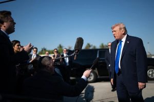 «Фейковые новости сходят им с рук»: Трамп назвал дегенератами журналистов, исказивших его слова о Лос-Анджелесе