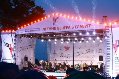 «В уникальной акустике старого города»: в Елабугу вернулись «Летние вечера»