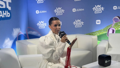 Татьяна Куртукова открыла VK Fest в Казани исполнением Гимна России