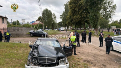 Пьяный лихач на Mercedes снес маму с двумя маленькими детьми, один ребенок погиб - жуткое видео 06/07/2026 – Новости