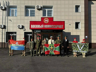 В Бугульме проводили контрактников и наградили ветеранов-пограничников