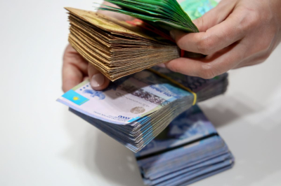 Почти 420 млн тенге «заработала» астанчанка на махинациях с авто из Южной Кореи