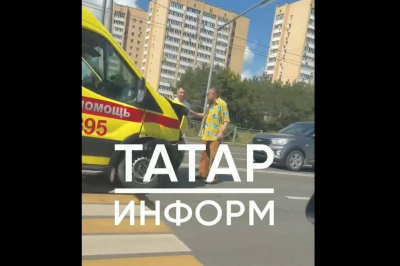 Женщина пострадала в ДТП с участием автомобиля скорой помощи в Казани